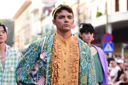 Mãn nhãn với show thời trang ở phố đi bộ Tràng Tiền