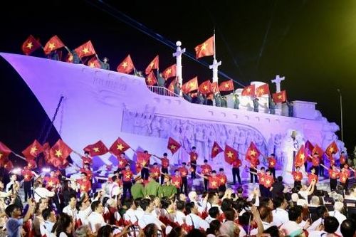 Ấn tượng chương trình Kỷ niệm 70 năm 'Tập kết ra Bắc - Tình sâu nghĩa nặng'