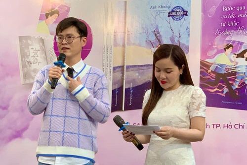 Nhà văn Anh Khang 'tái xuất' sau 4 năm vắng bóng trên văn đàn