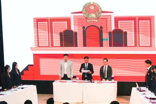 Học sinh nhập vai luật sư giải quyết kiện tụng
