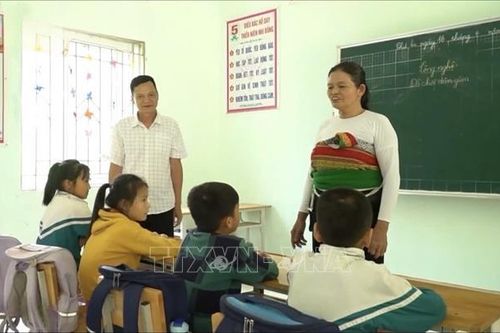 Học và làm theo Bác: Người bí thư chi bộ 'ba sáng' ở bản vùng cao