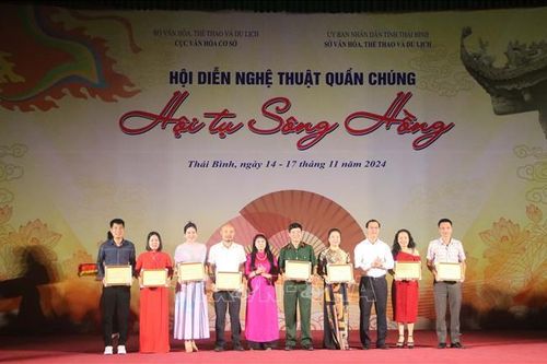 Gìn giữ nghệ thuật chèo truyền thống từ hội diễn 'Hội tụ sông Hồng'