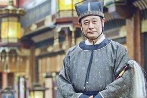 'Sốc' trước lý do thái giám lại để quả ké đầu ngựa trong đế giày khi phục vụ Hoàng đế và các phi tần
