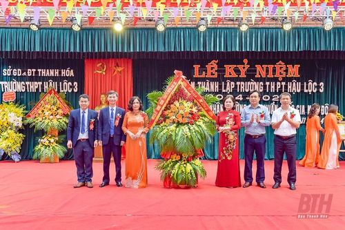 Trường THPT Hậu Lộc 3 kỷ niệm 20 năm thành lập và Đón Bằng công nhận đạt chuẩn Quốc gia mức độ 1