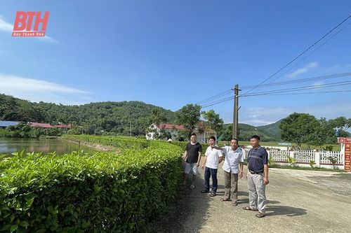 Bí thư chi bộ, trưởng ban công tác mặt trận hết lòng vì công việc