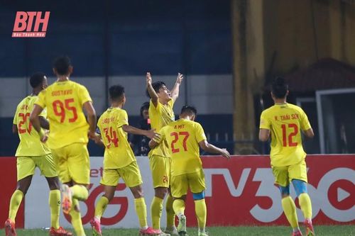 Điểm nhấn vòng 8 V.League 1: Sao trẻ xứ Thanh tỏa sáng và nhà ĐKVĐ thị uy sức mạnh