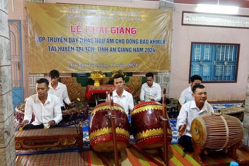 Truyền dạy nhạc ngũ âm tại huyện Tri Tôn
