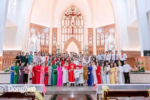 Giáo xứ Dốc Mơ, huyện Thống Nhất họp mặt chúc mừng thầy cô giáo nhân ngày 20-11