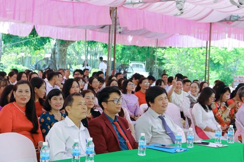 Trường THPT Nguyễn Chí Thanh tổ chức chương trình 'Tri ân thầy cô'