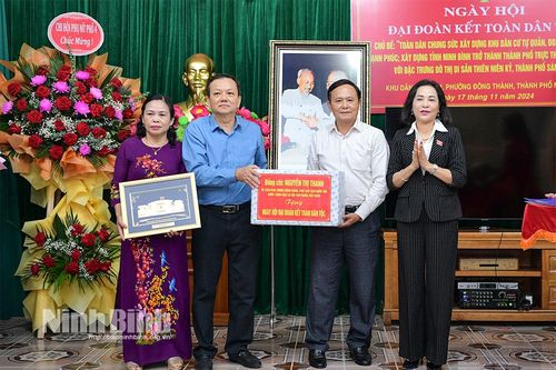 Đồng chí Phó Chủ tịch Quốc hội Nguyễn Thị Thanh dự Ngày hội Đại đoàn kết toàn dân tộc tại Ninh Bình