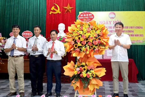 Giám đốc Công an tỉnh Nguyễn Minh Tuấn dự Ngày hội Đại đoàn kết toàn dân tộc tại huyện Phù Ninh
