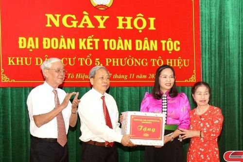 Ngày hội Đại đoàn kết toàn dân tộc tại khu dân cư tổ 5, phường Tô Hiệu