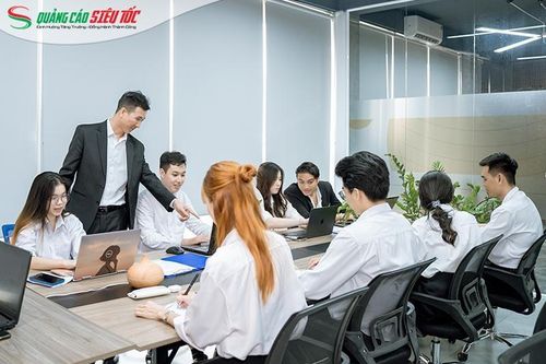 Doanh nghiệp Việt chi tiền tỷ cho Marketing thuê ngoài: Nên hay không?