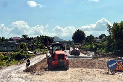 Khánh Hòa: Giải quyết các khó khăn, vướng mắc Dự án cải tạo, nâng cấp Quốc lộ 26