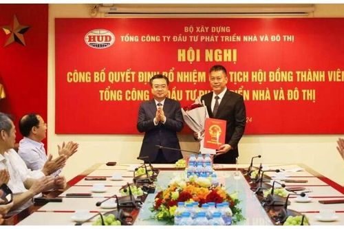 Chánh văn phòng Bộ Xây dựng làm Chủ tịch HUD