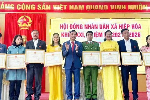 Bài 1: Góp phần tạo nên sức mạnh của chính quyền cơ sở