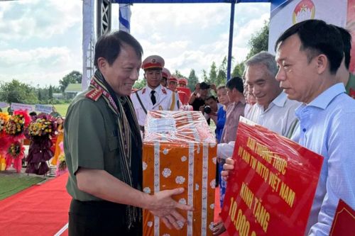 Bộ trưởng Bộ Công an dự Ngày hội Đại đoàn kết toàn dân tộc tại Đắk Lắk