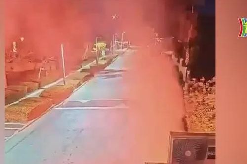 Nhà riêng của Thủ tướng Israel bị ném pháo sáng