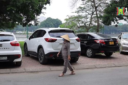 Nhiều không gian quanh hồ điều hòa bị chiếm dụng
