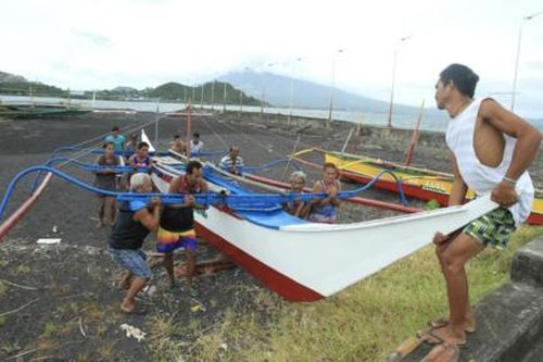 Philippines sơ tán nửa triệu người khi siêu bão Man-yi đổ bộ