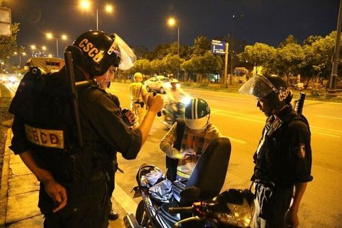 Cảnh sát cơ động có được tạm giữ xe vi phạm luật giao thông không?