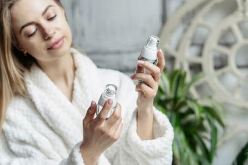 Nguy cơ nào khi dùng sản phẩm chăm sóc da hết hạn?