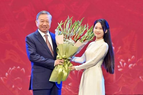Tổng Bí thư Tô Lâm gặp mặt đại diện nhà giáo, cán bộ quản lý giáo dục nhân dịp 20/11