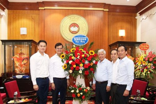Nhiều cơ quan, đơn vị chúc mừng Mặt trận Trung ương nhân ngày truyền thống