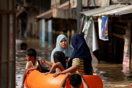 Siêu bão Man-Yi tấn công Philippines, ít nhất 8 người thiệt mạng