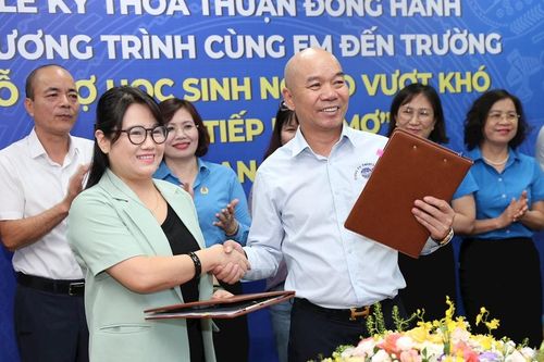 Cùng em đến trường hỗ trợ học sinh nghèo 'Viết tiếp ước mơ' giai đoạn 2025-2028