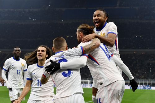 Rabiot và Digne tỏa sáng, Pháp đè bẹp Italy