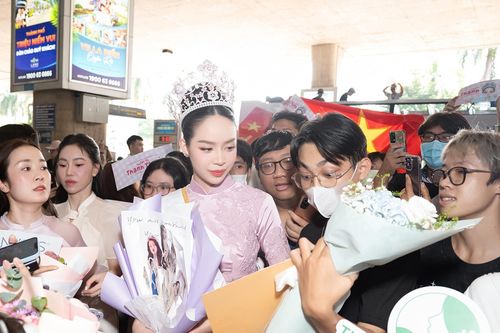 Thanh Thủy về nước sau đăng quang Hoa hậu Quốc tế ở Nhật Bản