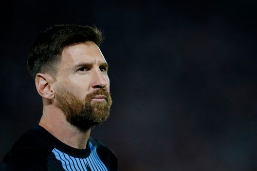 Cầu thủ Paraguay xin lỗi Messi