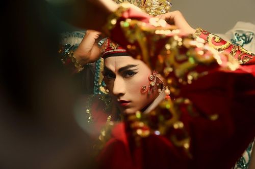 Vén bức màn thời gian của sân khấu Việt