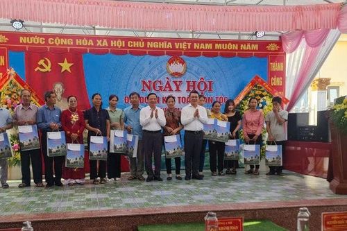 Nam Định: tưng bừng Ngày hội Đại đoàn kết toàn dân tộc tại huyện Giao Thủy