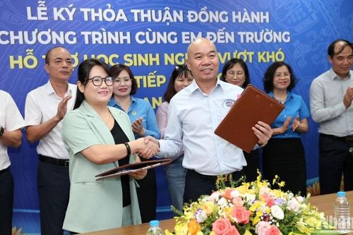 Dành 1,56 tỷ đồng hỗ trợ học sinh nghèo 'Viết tiếp ước mơ cho em'