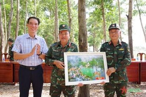 An Giang: Thăm, tặng quà cán bộ, chiến sĩ tham gia diễn tập chỉ huy - cơ quan 1 bên, 2 cấp