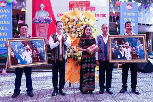 Xây dựng các thôn xóm, khu dân cư kiểu mẫu, an toàn, thân thiện, đoàn kết và phát triển