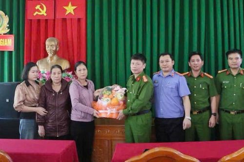 Tình người đọng mãi…