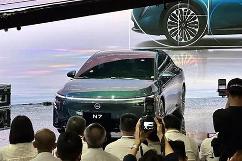 Nissan N7 - sedan điện 'chung mâm' Toyota Camry và Honda Accord