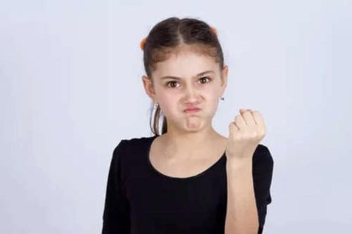 Phát hiện con có những biểu hiện này, cha mẹ uốn nắn ngay