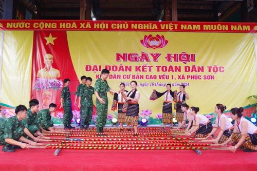 Quân dân biên giới chung vui Ngày hội đại đoàn kết toàn dân tộc