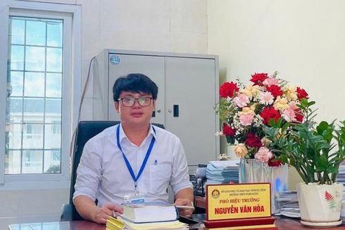 Thầy Phó hiệu trưởng tận tụy với nghề, không ngừng đổi mới, sáng tạo trong quản lý, giảng dạy