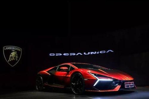 Siêu phẩm Lamborghini Revuelto Opera Unica màu đỏ độc nhất thế giới