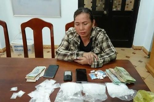 Bắt hai phụ nữ mua bán, vận chuyển lượng lớn ma túy đá ở Bình Thuận