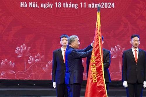 Trường ĐH Kinh tế - ĐH Quốc gia Hà Nội nhận Huân chương Lao động hạng Ba
