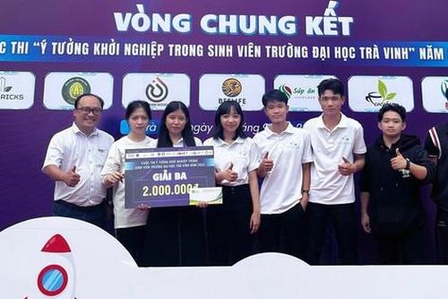 Sinh viên Đại học Trà Vinh biến chất thải nhựa thành gạch xây dựng