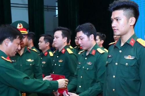 Củng cố niềm tin cho cán bộ Đoàn áo lính