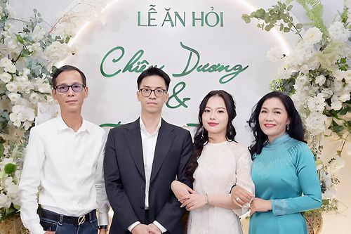Bức ảnh 'con rể giống bố vợ' khiến dân mạng xôn xao, người trong cuộc bối rối