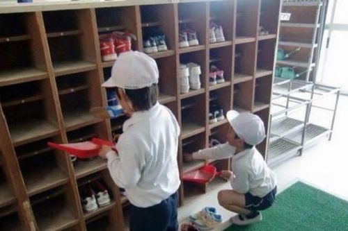 Camera tóm sống 'tên trộm' chuyên lấy một chiếc giày ở trường mẫu giáo